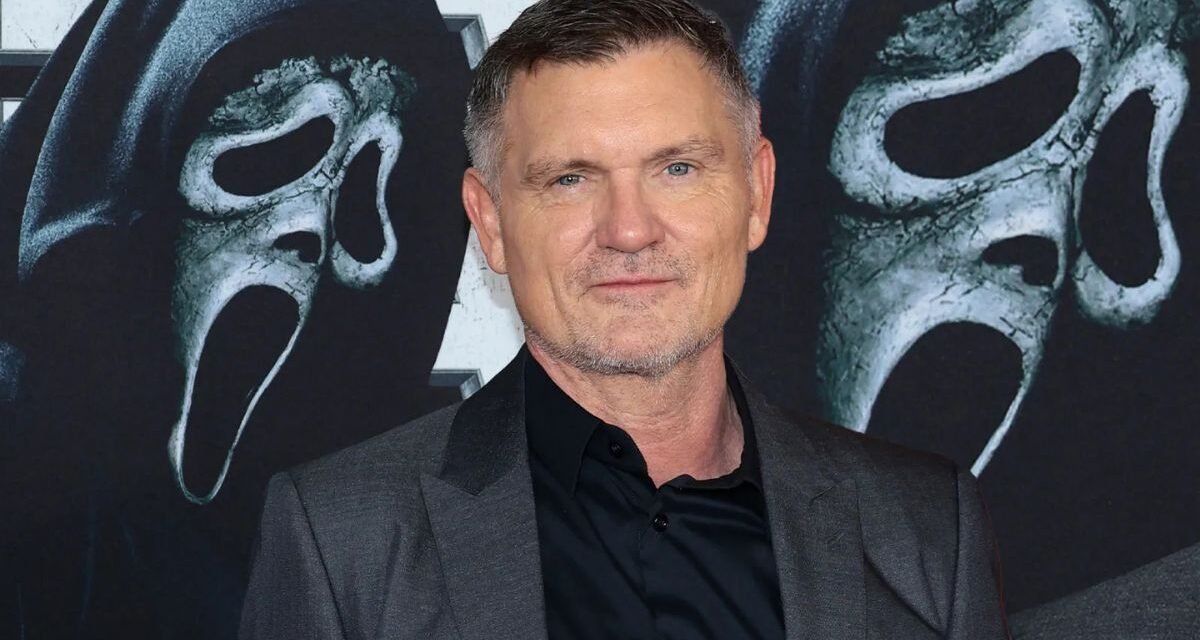 Kevin Williamson prepara série no universo dos monstros para a Universal