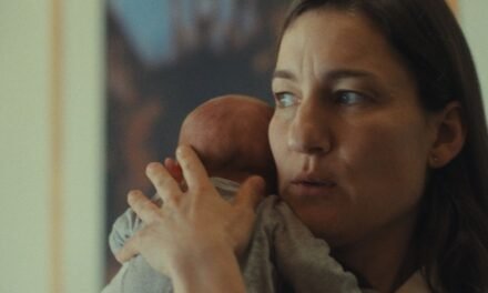 Crítica | “Mother’s Baby” explora os limites da maternidade com tensão e paranoia