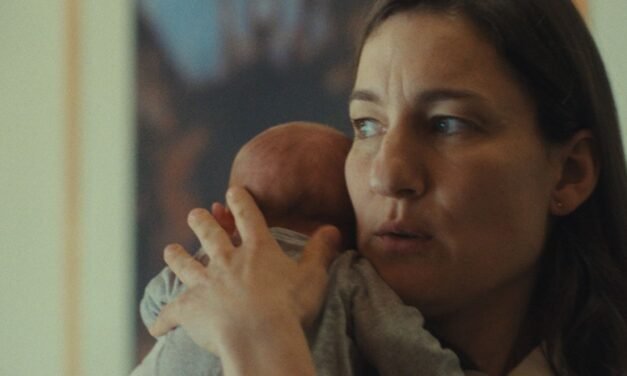 Crítica | “Mother’s Baby” explora os limites da maternidade com tensão e paranoia