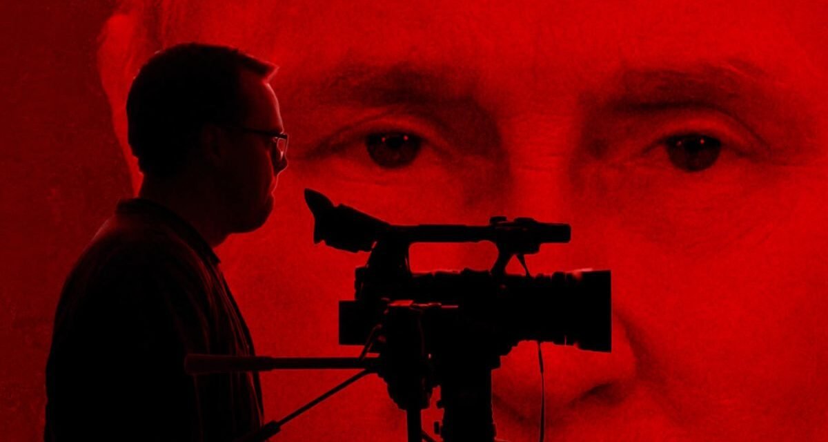 Crítica | “Mr. Nobody Against Putin” transforma um professor em voz contra a guerra