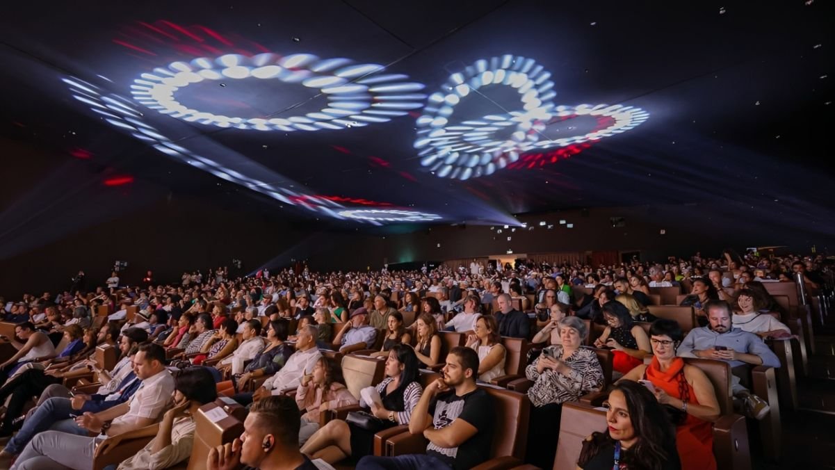 "O Cine Brasília recebe espectadores de todas as idades, mantendo viva a tradição do cinema de rua" | Crédito: Portal Oficial do Cine Brasília/Reprodução.