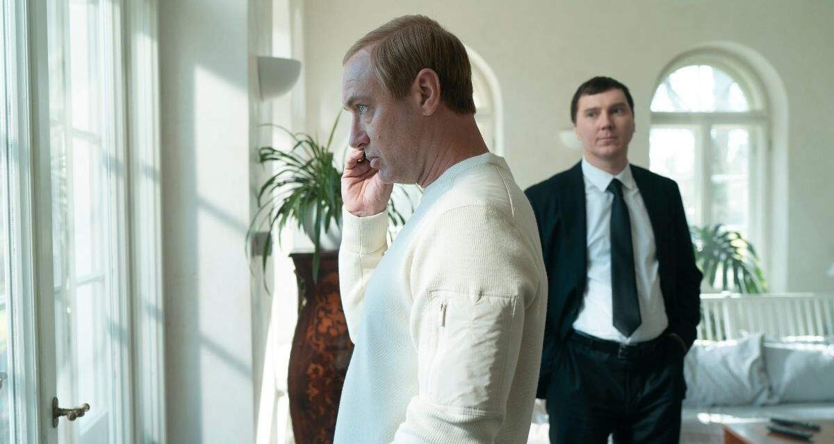 “O Mago do Kremlin” transforma bastidores políticos em thriller