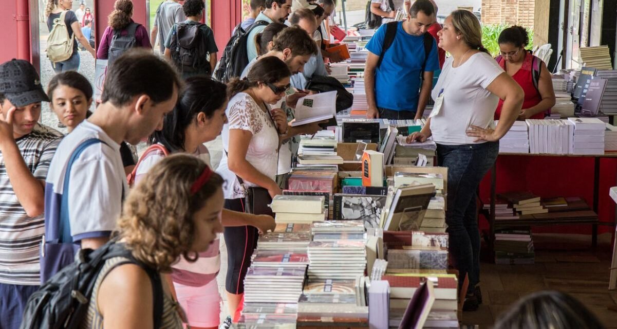 14ª Festa do Livro da UFMG oferece descontos a partir de 40%