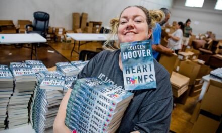 Será que Colleen Hoover é a nova Nicholas Sparks?