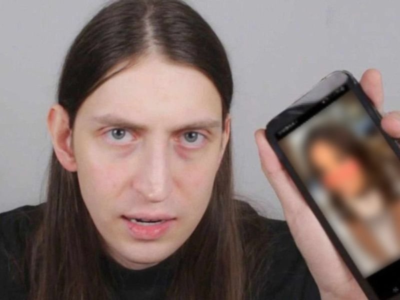 o influenciador Felca em imagem de reprodução denunciando casos de sexualização infantil