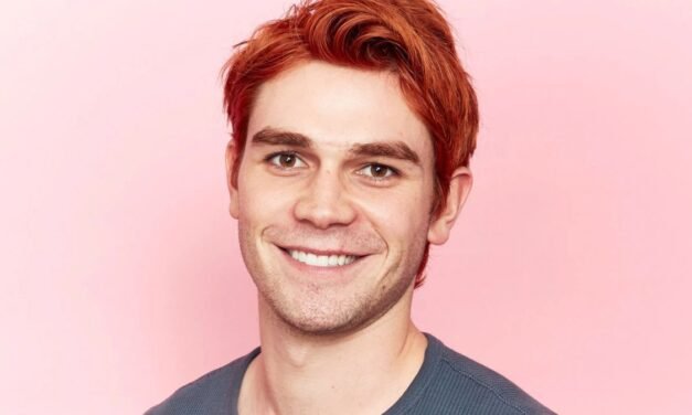 White Elephant | KJ Apa e outros atores são escalados para o terror natalino