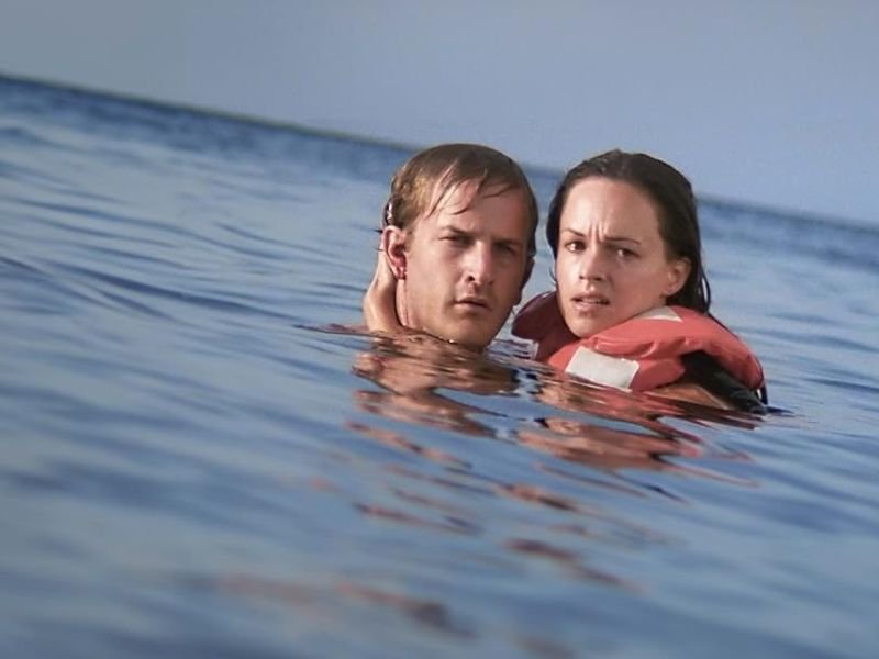 Daniel Travis e Blanchard Ryan em "Mar Aberto