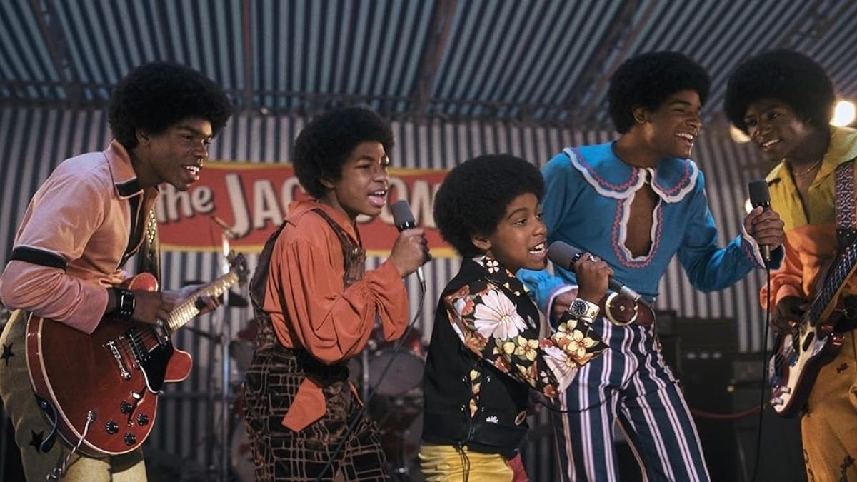 Cena do Jackson 5 no filme "Michael" (2026)