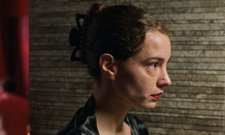 Crítica | “A Vida Secreta de Kika” transforma luto, sexo e sobrevivência em um drama surpreendente