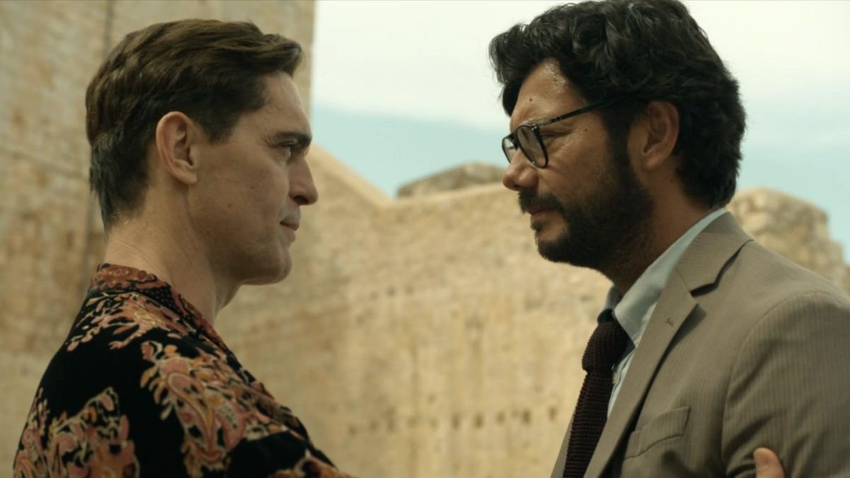 Berlim reencontra El Profesor em uma participação especial que reforça a ligação do spin-off com o universo de "La Casa de Papel" | Crédito: Netflix/Reprodução.