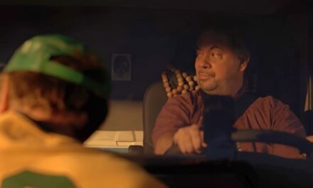 Crítica | “Eu Não Te Ouço” transforma caso viral em reflexão política