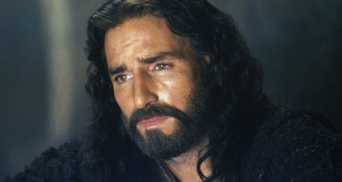 Entenda por que Jim Caviezel não estará na sequência de “A Paixão de Cristo”