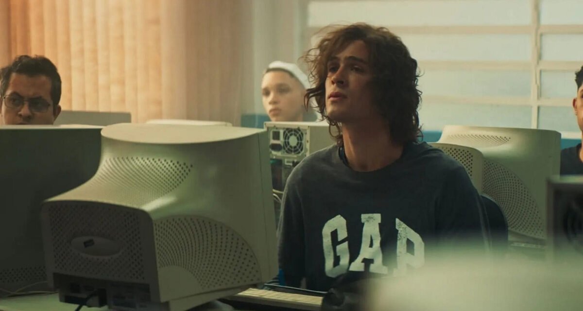 Crítica | “O Rei da Internet” se baseia em fatos reais e tem narrativa envolvente