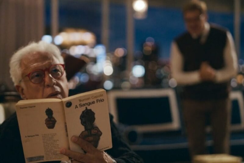 Arthur Brandão (Antônio Fagundes) lendo Truman Capote