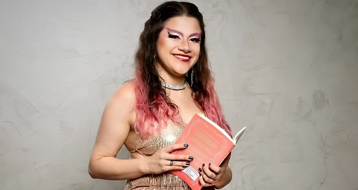 Victoria Guimarães lança romance com protagonismo drag durante a Poc Con 2026