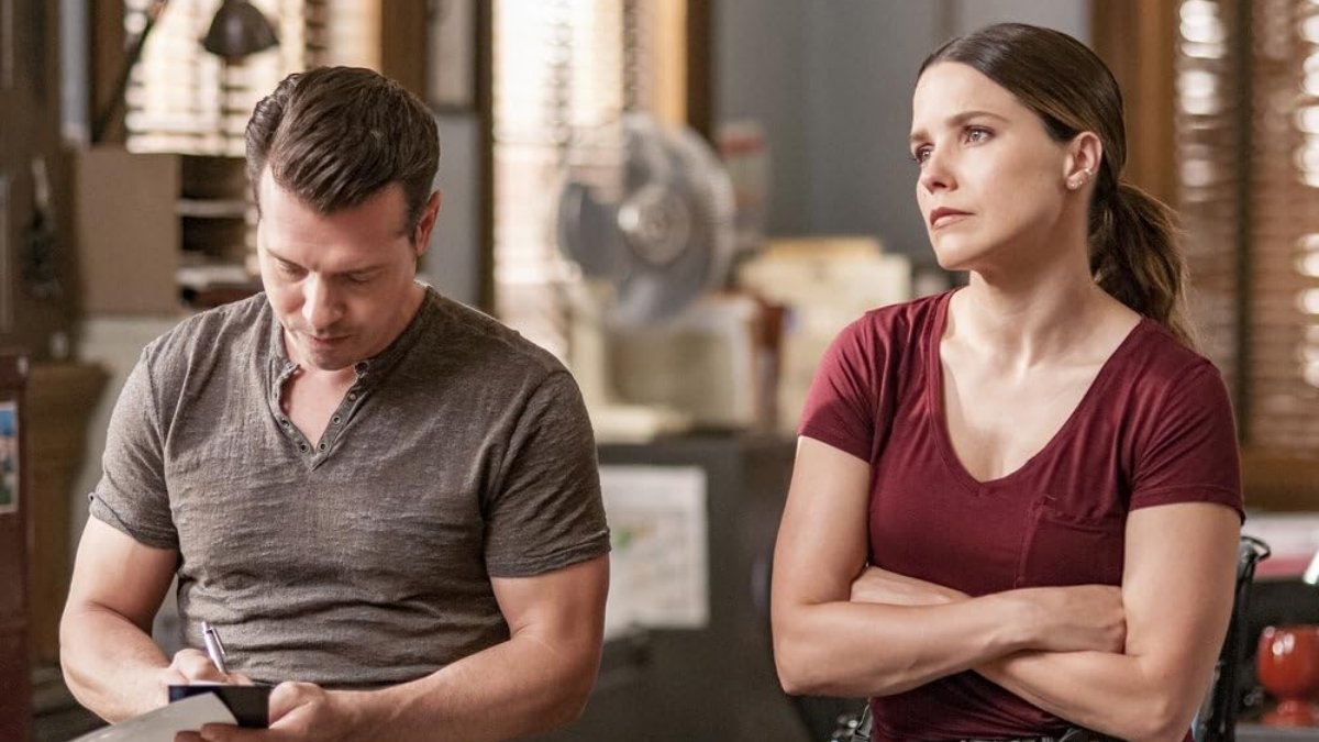 Antonio Dawson (Jon Seda) e Erin Lindsay (Sophia Bush) em "Chicago P.D."