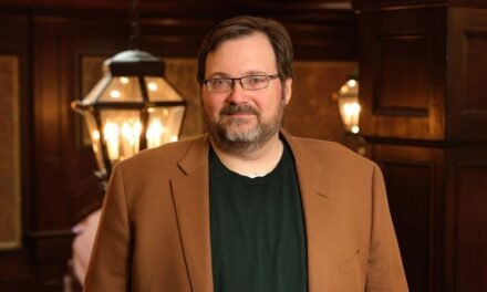 Universos de Brandon Sanderson ganham as telas em adaptações para cinema e streaming