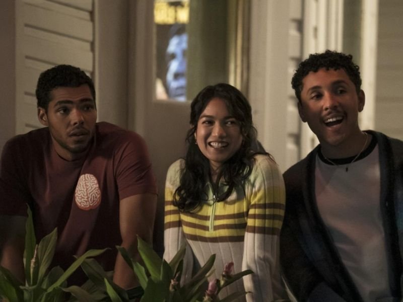 Rachel Marsh, Nicholas Duvernay, e Jaboukie Young-White em A Hipótese do Amor (2026)