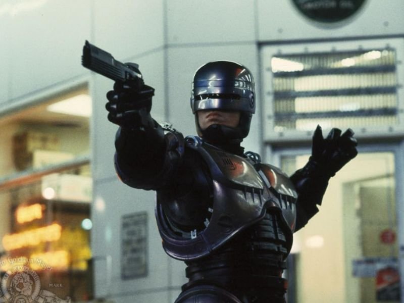 Petter Weller como Robocop na versão de 1987.