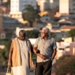 Crítica | “Se Eu Fosse Vivo… Vivia” encontra o extraordinário na simplicidade da vida