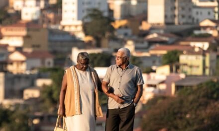 Crítica | “Se Eu Fosse Vivo… Vivia” encontra o extraordinário na simplicidade da vida