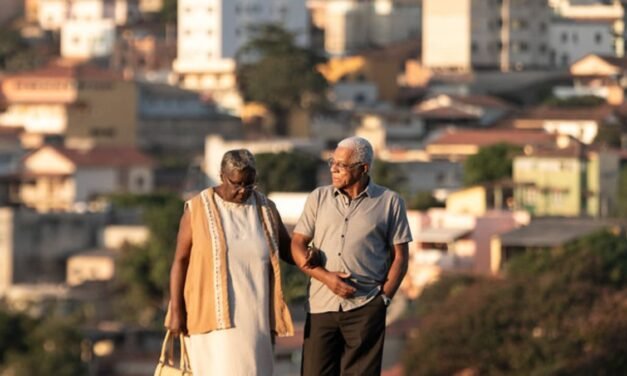 Crítica | “Se Eu Fosse Vivo… Vivia” encontra o extraordinário na simplicidade da vida