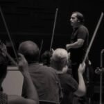Crítica | ‘O Maestro’ revela os bastidores e a solidão por trás da música